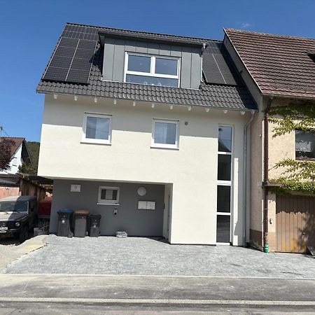 Stylisches Maybach Appartement Mit Terrasse Fuer 5 Personen, 5 Betten, Grosse Kochinsel, Homeoffice Mit 250Mbit Wlan Aidlingen Exterior photo