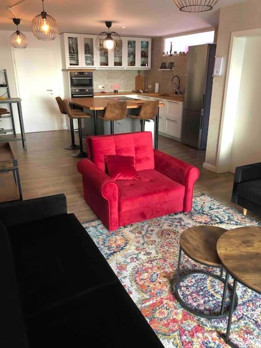 Stylisches Maybach Appartement Mit Terrasse Fuer 5 Personen, 5 Betten, Grosse Kochinsel, Homeoffice Mit 250Mbit Wlan Aidlingen Exterior photo