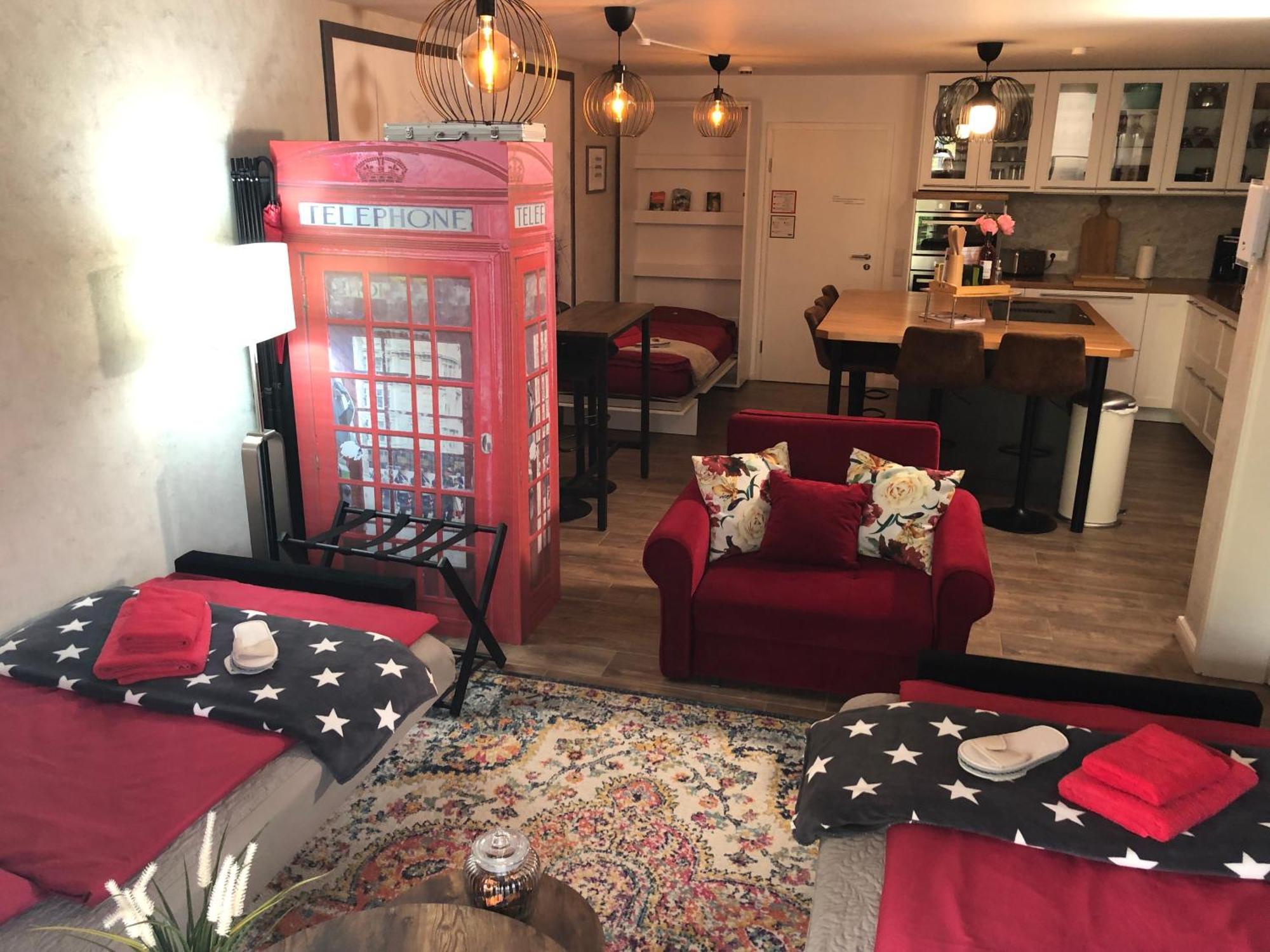 Stylisches Maybach Appartement Mit Terrasse Fuer 5 Personen, 5 Betten, Grosse Kochinsel, Homeoffice Mit 250Mbit Wlan Aidlingen Exterior photo