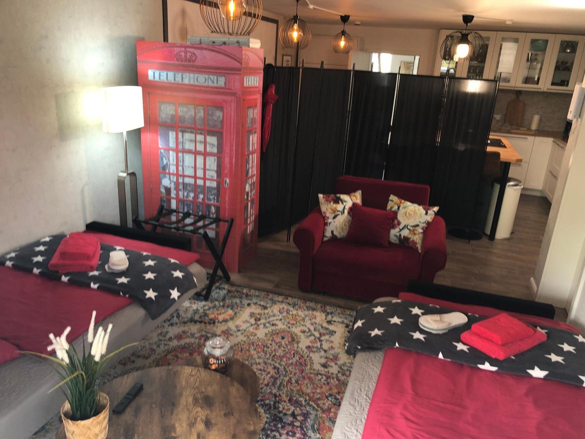 Stylisches Maybach Appartement Mit Terrasse Fuer 5 Personen, 5 Betten, Grosse Kochinsel, Homeoffice Mit 250Mbit Wlan Aidlingen Exterior photo